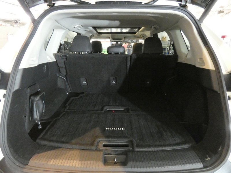 Used 2023 WHITE Nissan FWD SL image 6