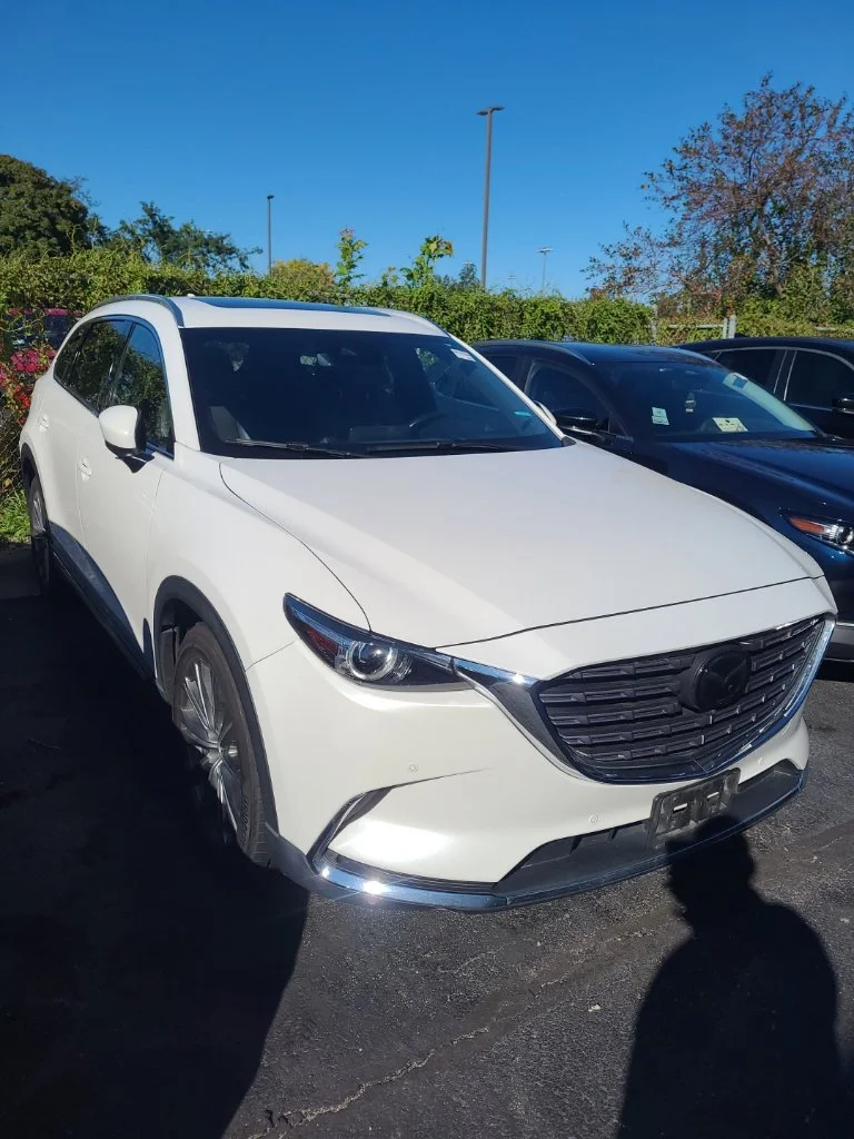 Used 2023 White Mazda Signature image 2