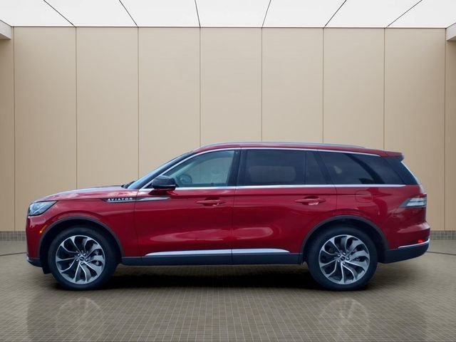Used 2025 Red Lincoln Premiere image 16