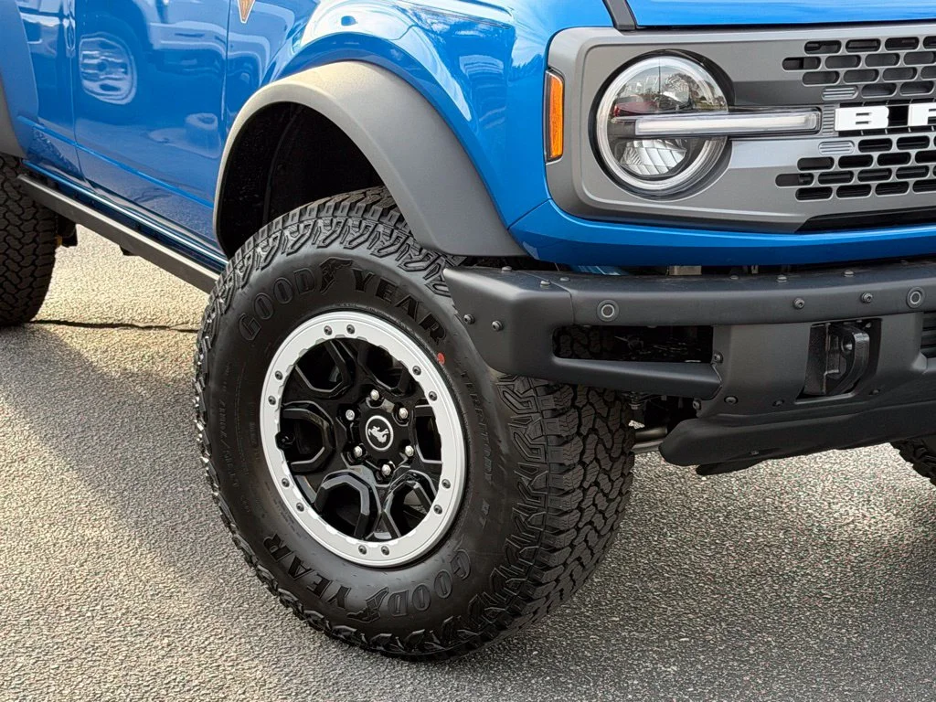 Used 2025 Blue Ford Badlands image 10