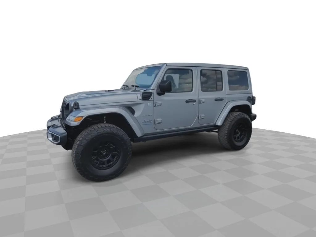 Used 2021 Silver Jeep Unlimited Sahara 4x4 image 4