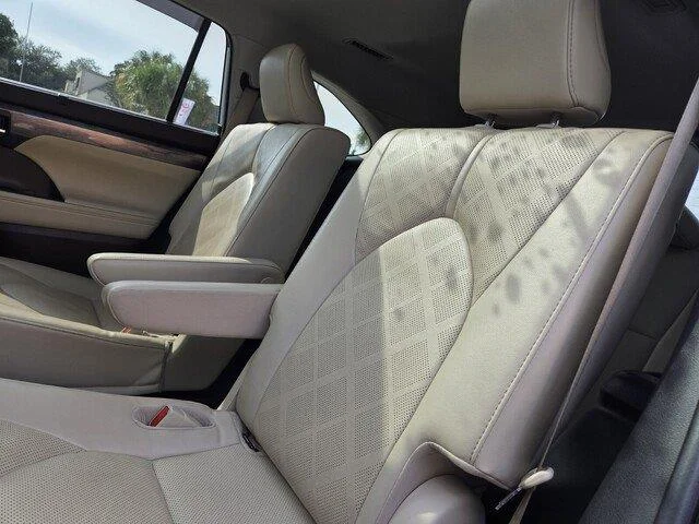 Used 2022 Wind Chill Pearl TOYOTA PLAT image 26
