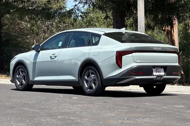 2025 Kia K4 LXS - Photo 6