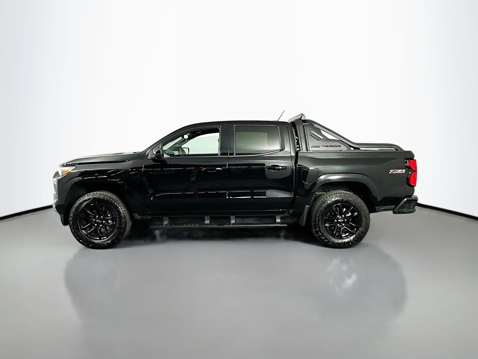 Used 2025 Black Chevrolet Z71 image 4