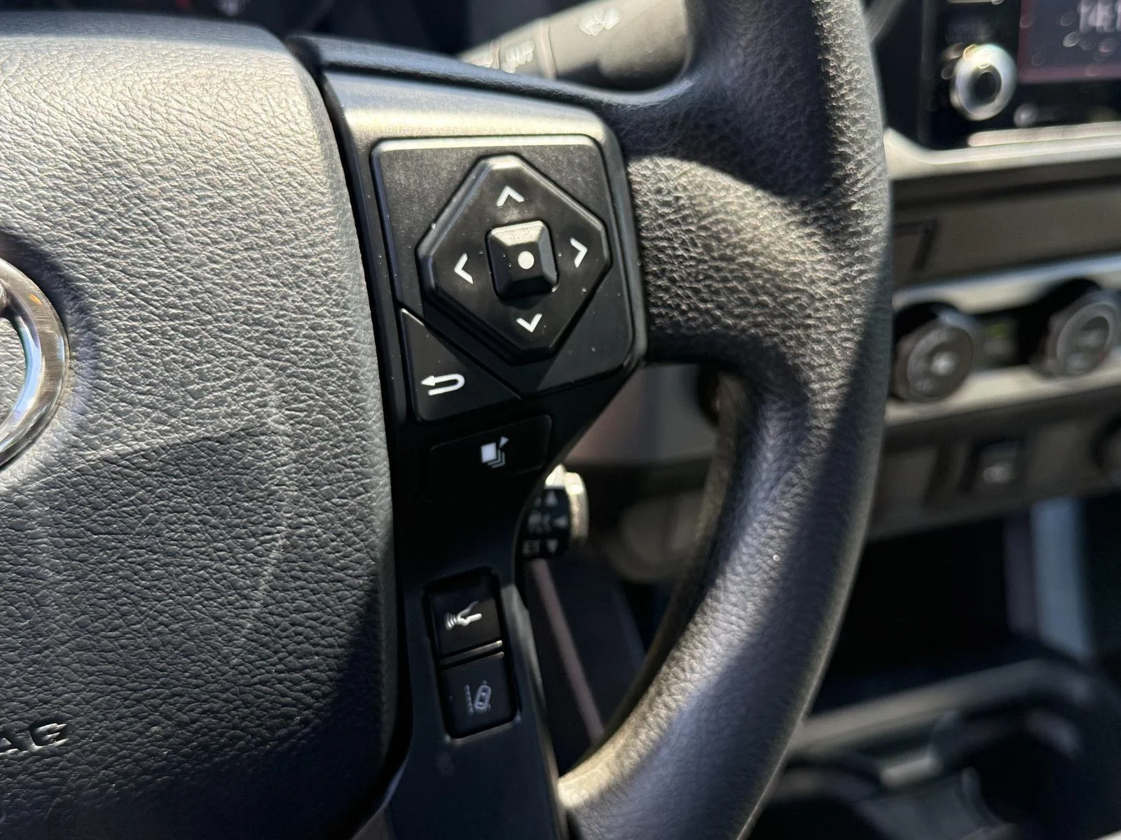 Used 2020 Super White Toyota SR5 image 17