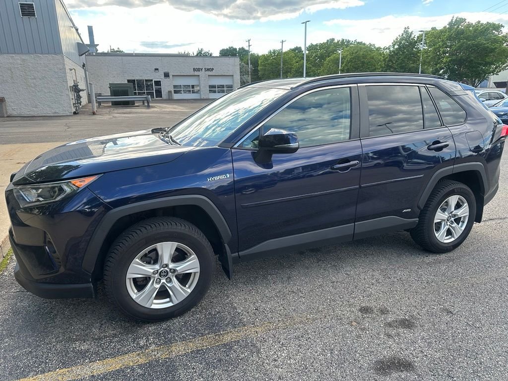 Used 2019  Toyota XLE image 1