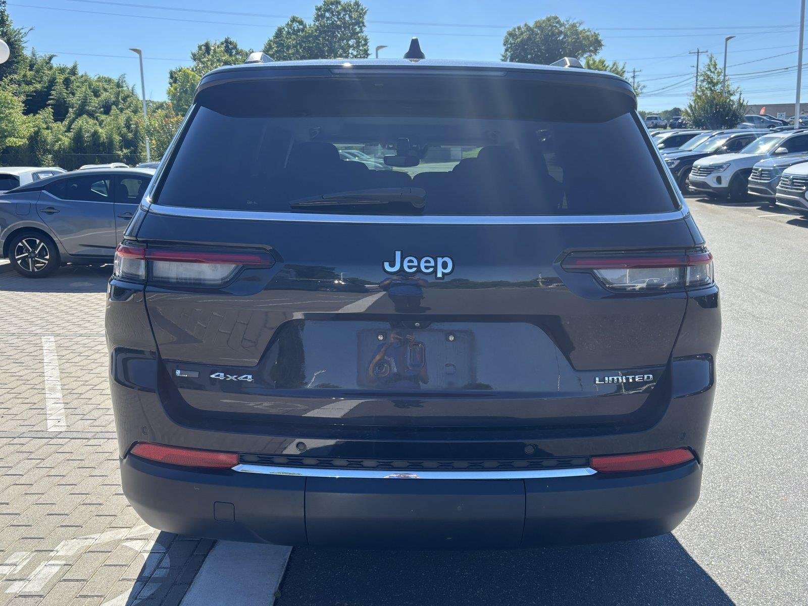 Used 2021 Diamond Black Crystal Pearlcoat Jeep Limited image 4