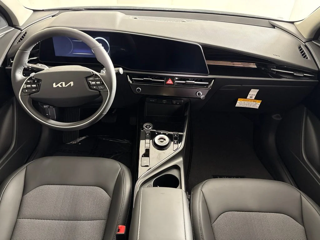New 2026 Snow White Pearl Kia WIND image 14