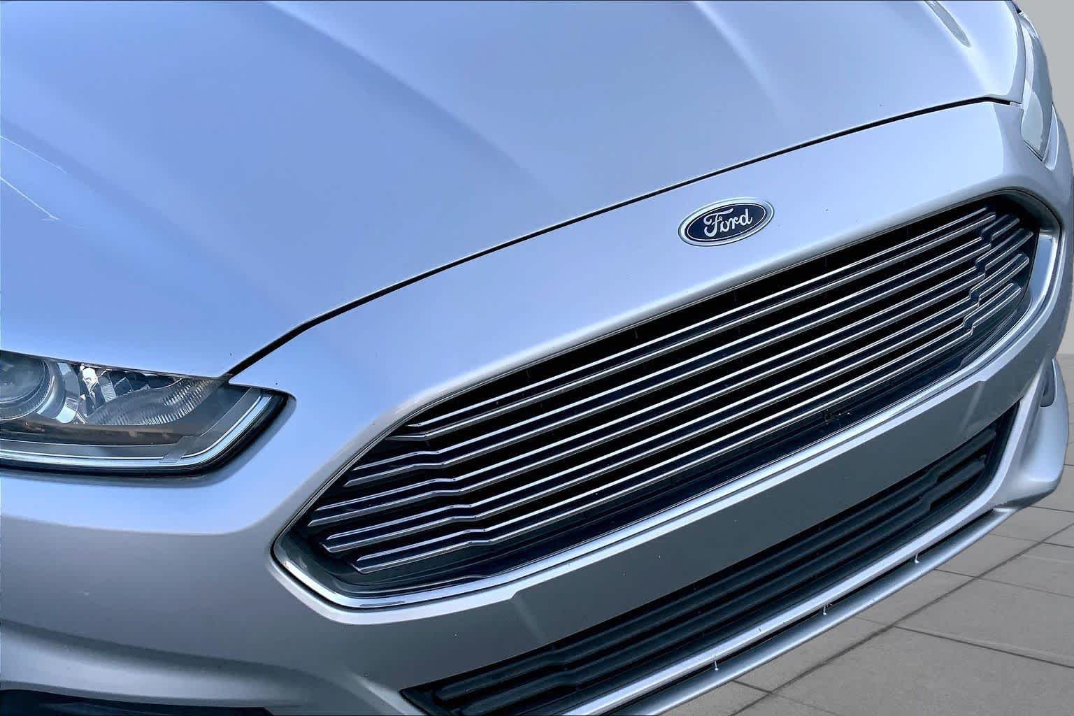 Used 2015 Ingot Silver Ford SE image 26