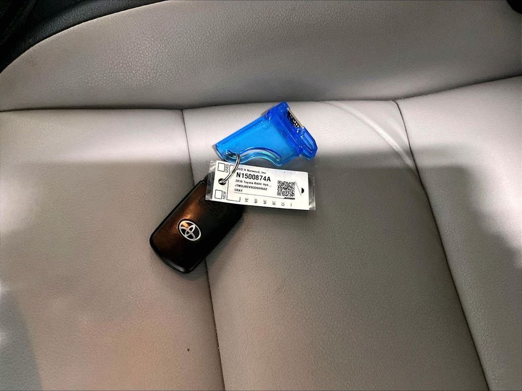 Used 2016 Gray Toyota Limited image 30