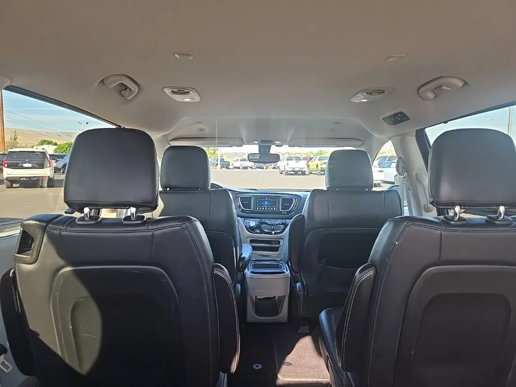 Used 2019 Black Chrysler Touring L image 15