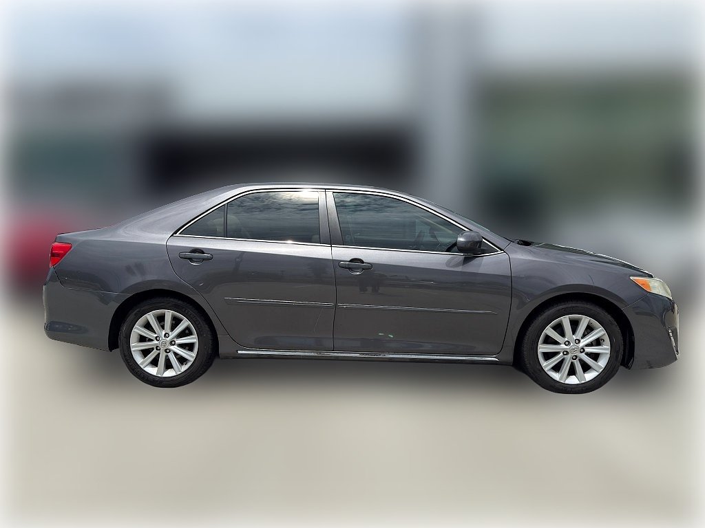 Used 2014 GRAY Toyota XLE image 7