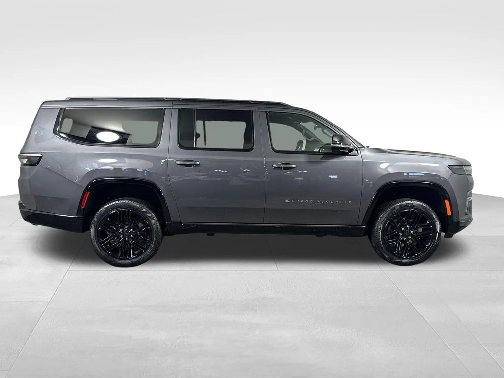 New 2026 Baltic-Gray Metallic Clear-Coat Exterior Paint Jeep Limited Reserve image 11