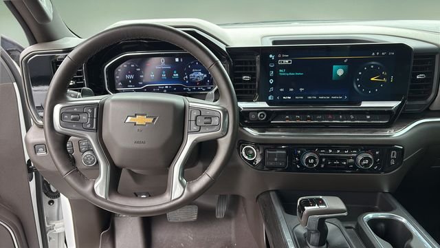Used 2025 White Chevrolet LTZ image 9