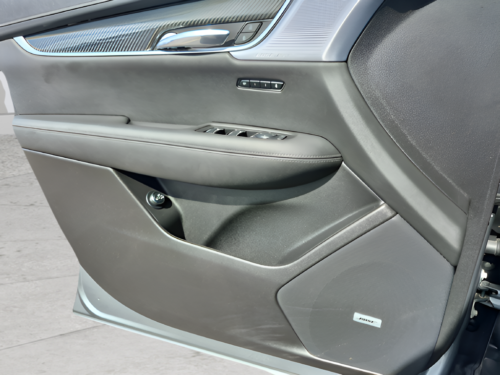 Used 2024  Cadillac Sport image 11