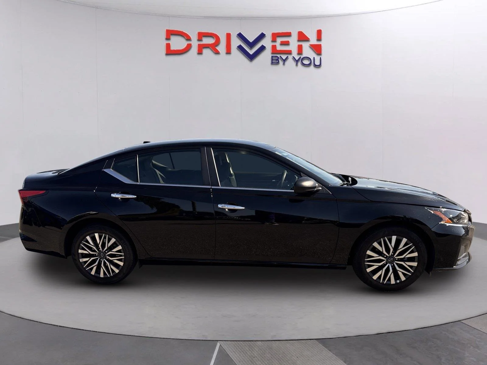 Used 2025 Super Black Nissan SV image 3