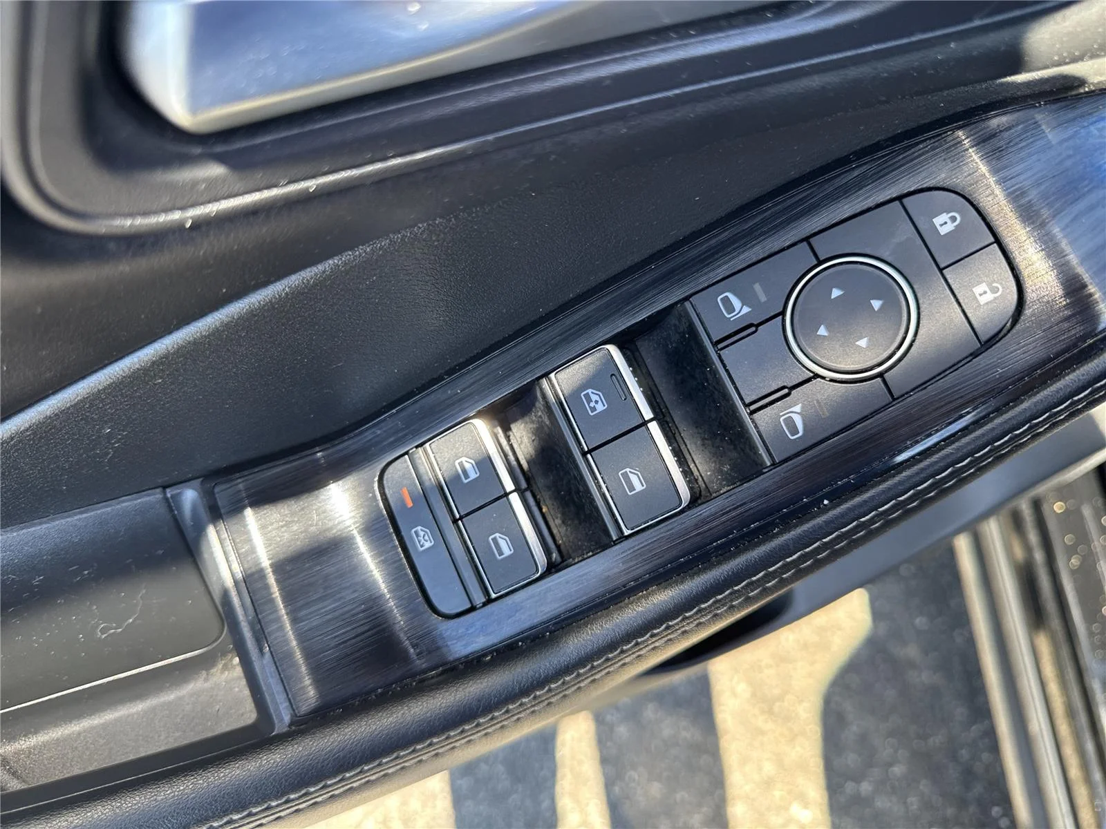 Used 2023 Super Black Nissan SL image 18