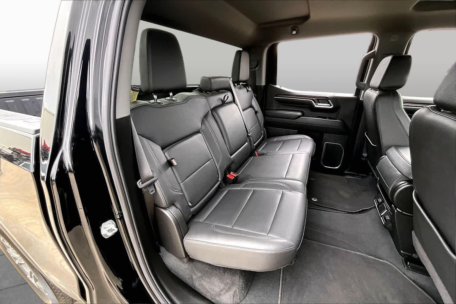 Used 2025 Onyx Black GMC SLT image 20