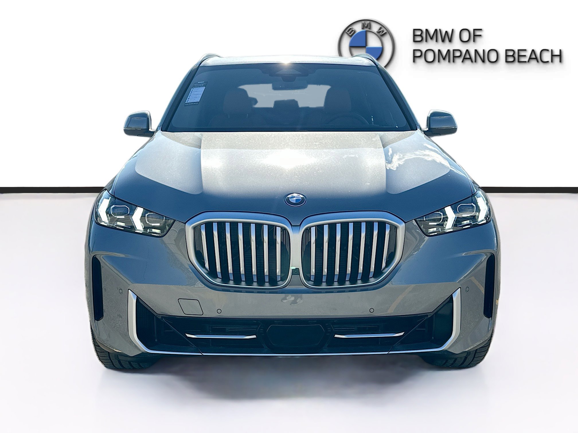 New 2026 Skyscraper Grey Metallic BMW sDrive40i image 2