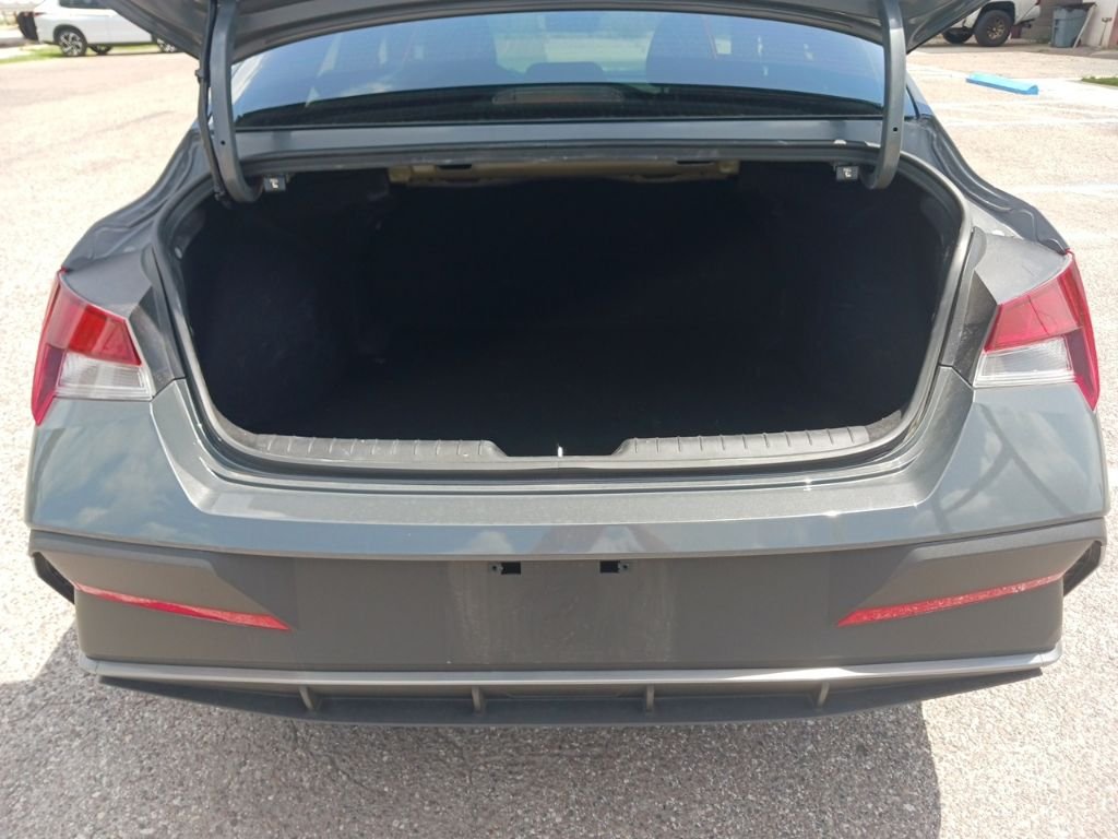 Used 2025 Gray Hyundai SEL Sport image 21