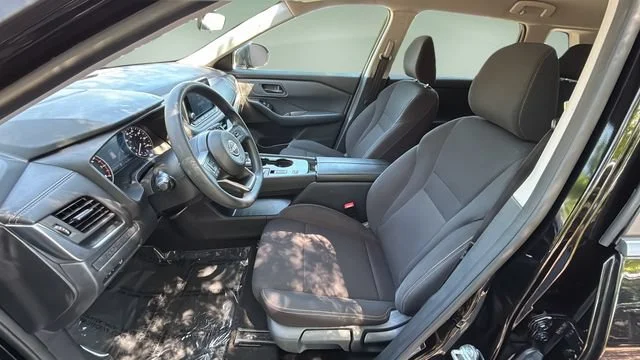 Used 2024  Nissan S image 18