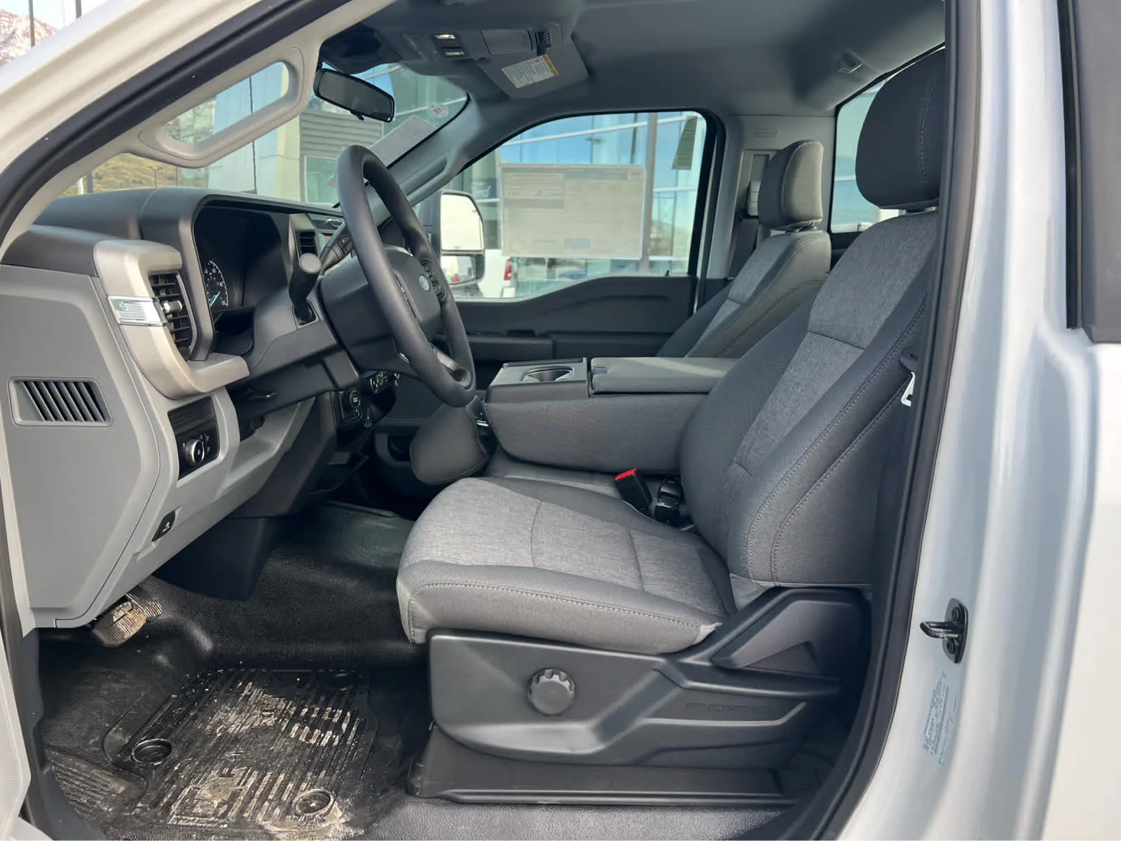 2025 Ford F-350 Super Duty Chassis Cab XL - Photo 23