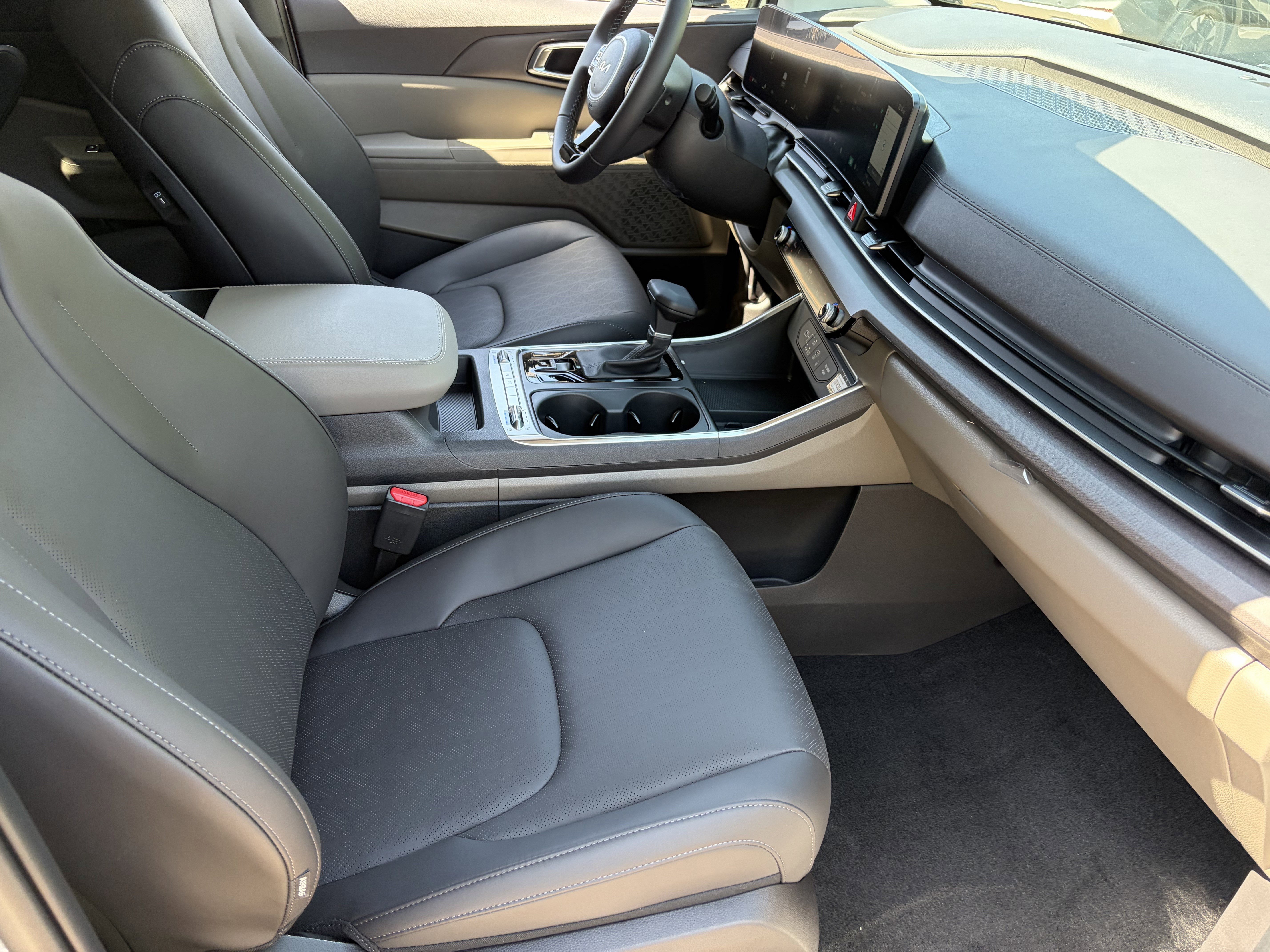 New 2026 Ceramic Silver Kia SX image 9