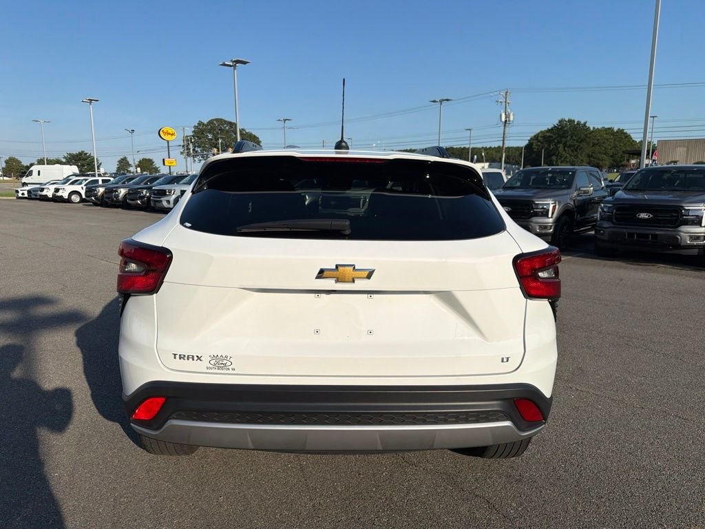 Used 2025 Summit White Chevrolet LT image 5