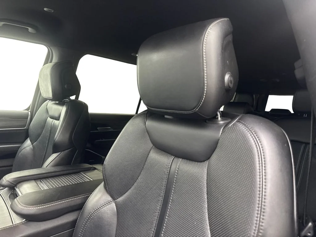 Used 2024 White Jeep Series II image 27