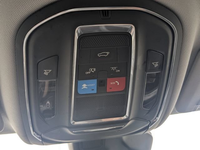 Used 2023 Diamond Black Jeep Limited image 28