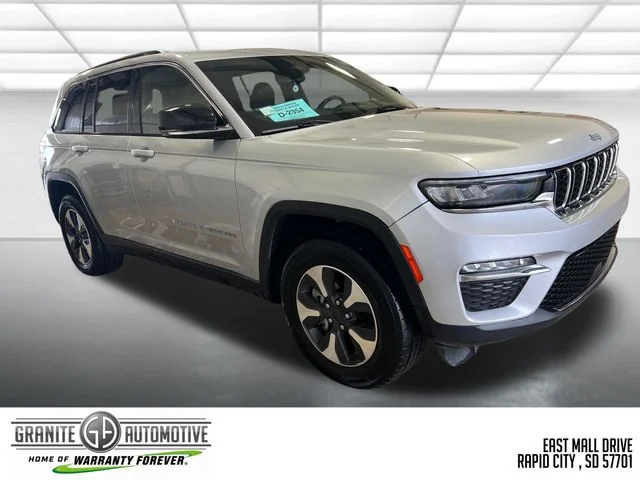 Used 2024 Silver Jeep 4xe image 8