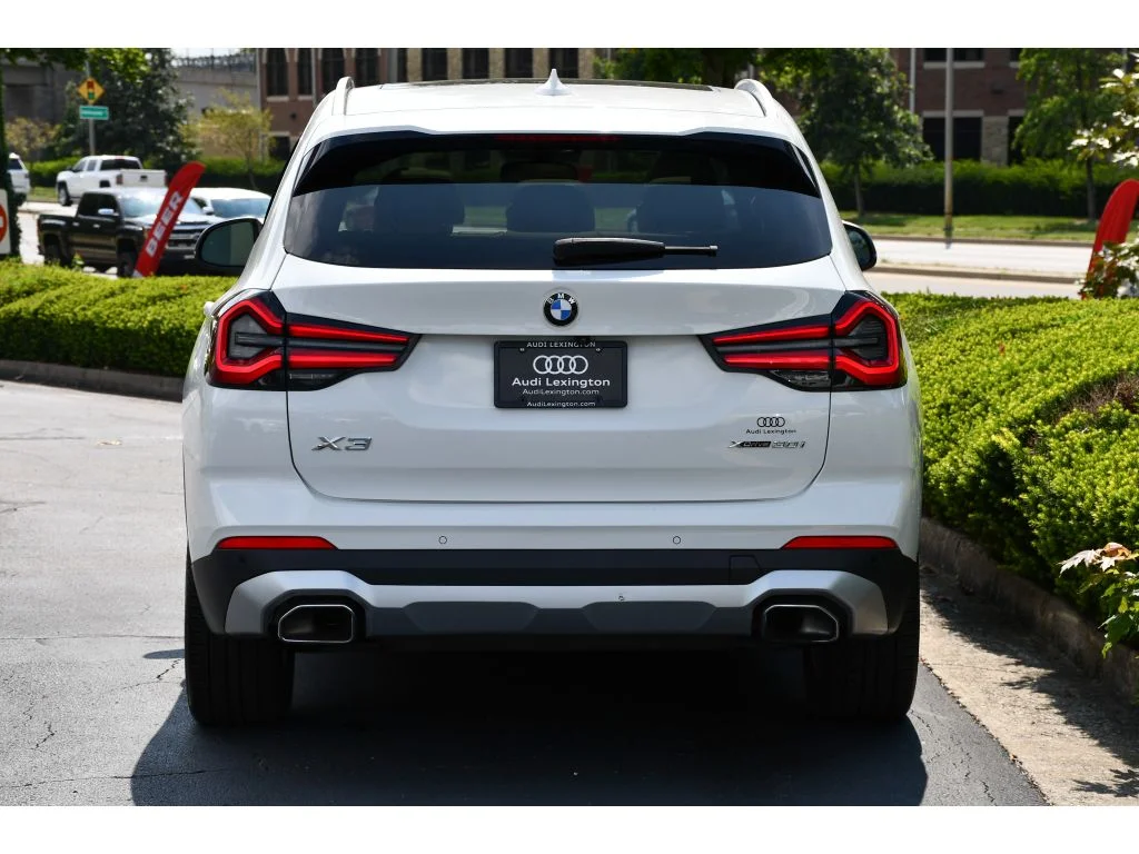 Used 2022 Alpine White BMW xDrive30i image 5