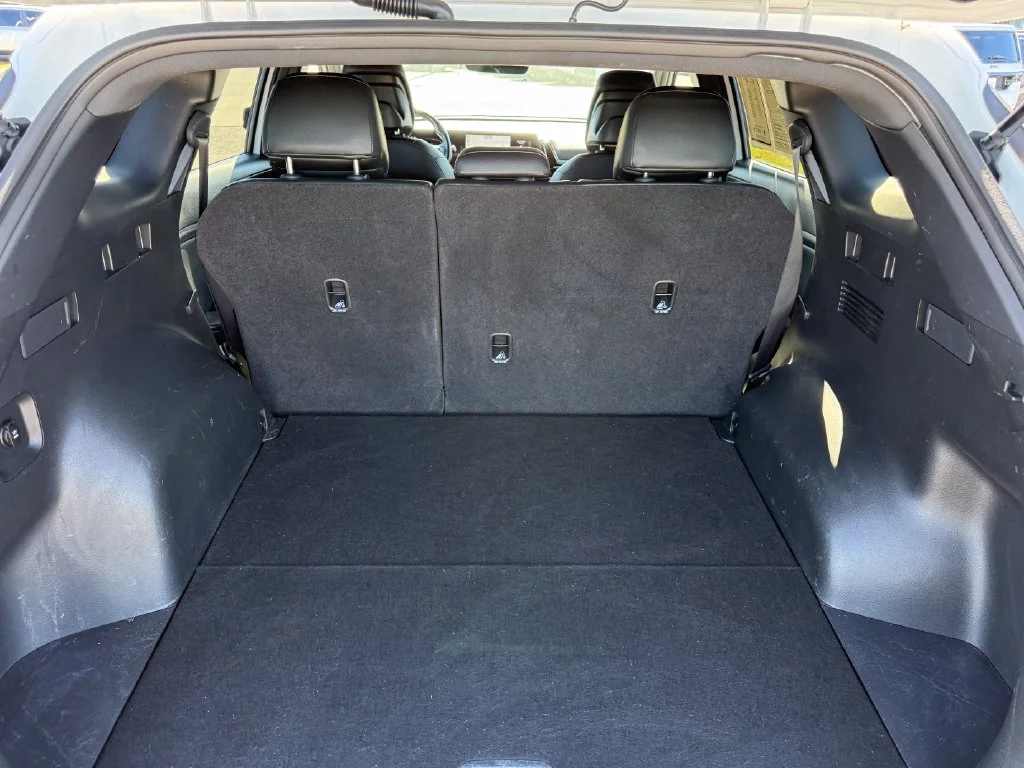 Used 2023 White Kia X-Line image 22