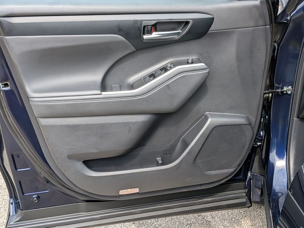 Used 2026  Toyota XLE image 21