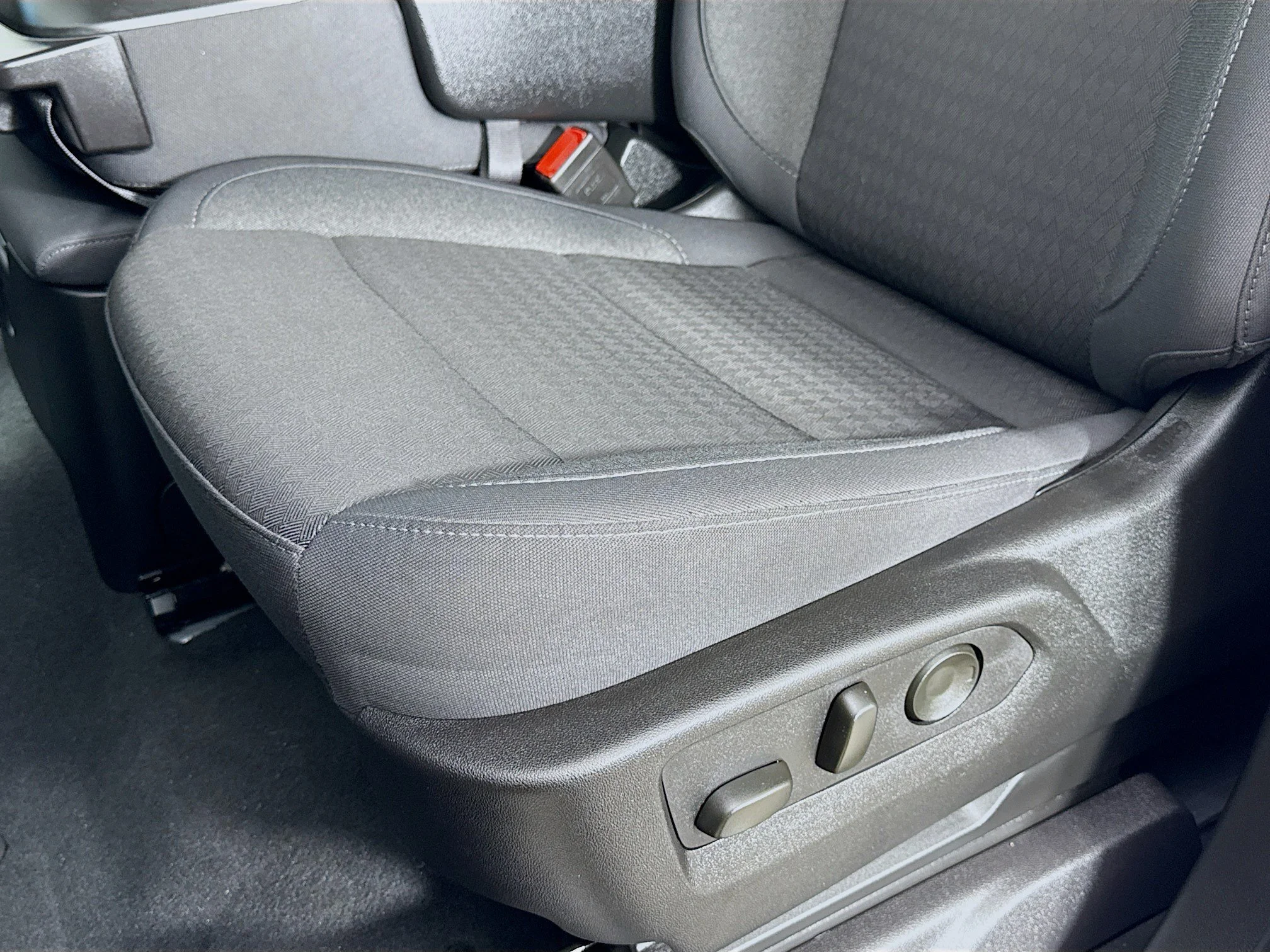 Used 2025 Sterling Gray Metallic Chevrolet LT image 21