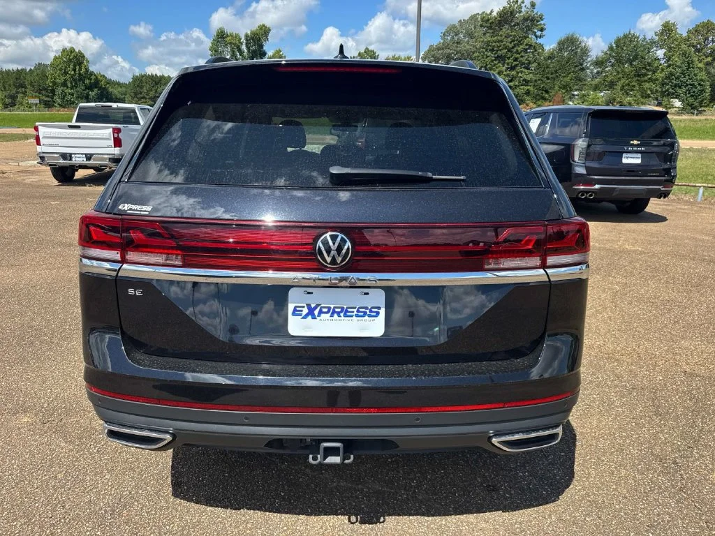 Used 2025 Black Volkswagen 2.0T SE w/Technology image 7