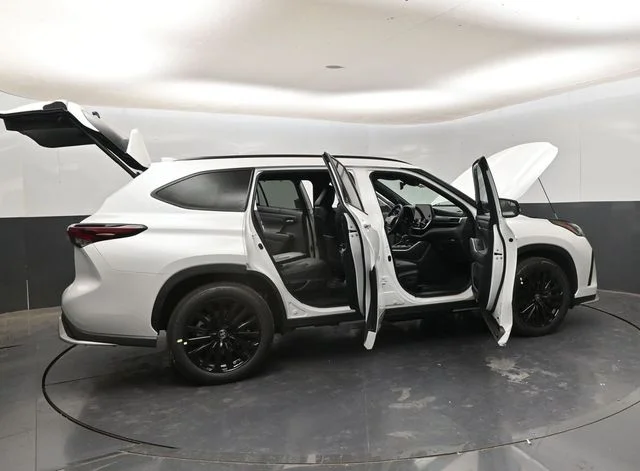 New 2026 Wind Chill Pearl <sup>1</sup> Toyota  XSE image 36
