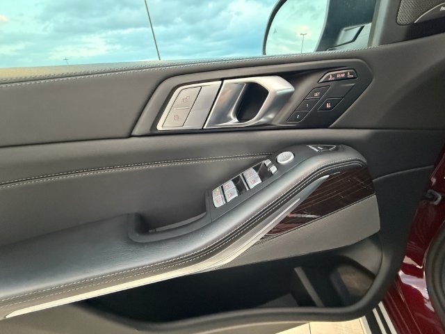 Used 2026 Red BMW xDrive40i image 11