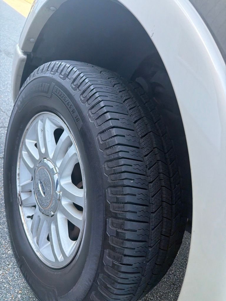 Used 2009 Brown Ford Lariat image 6