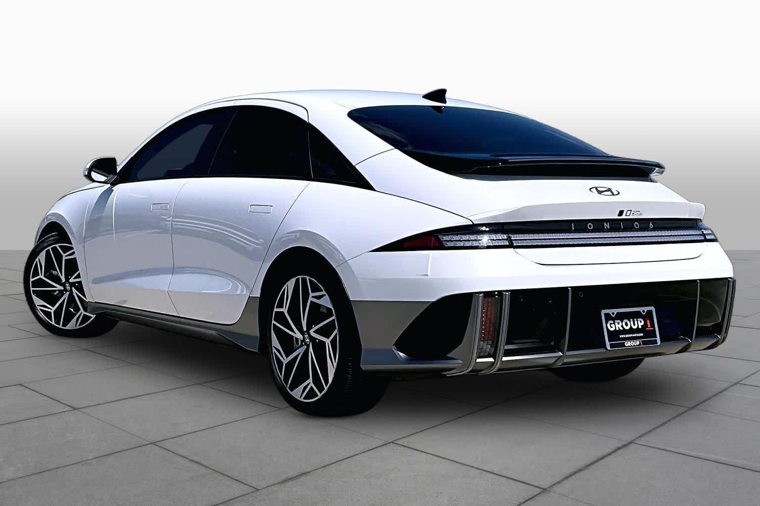 Used 2025 Serenity White Hyundai SEL image 12
