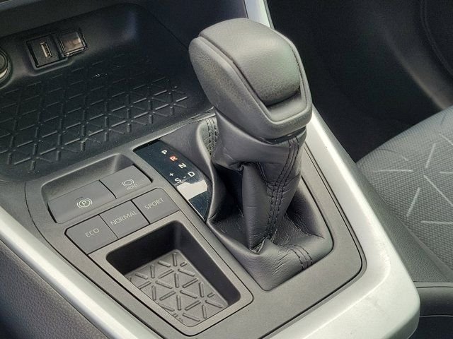 2020 Toyota RAV4 XLE - Photo 28