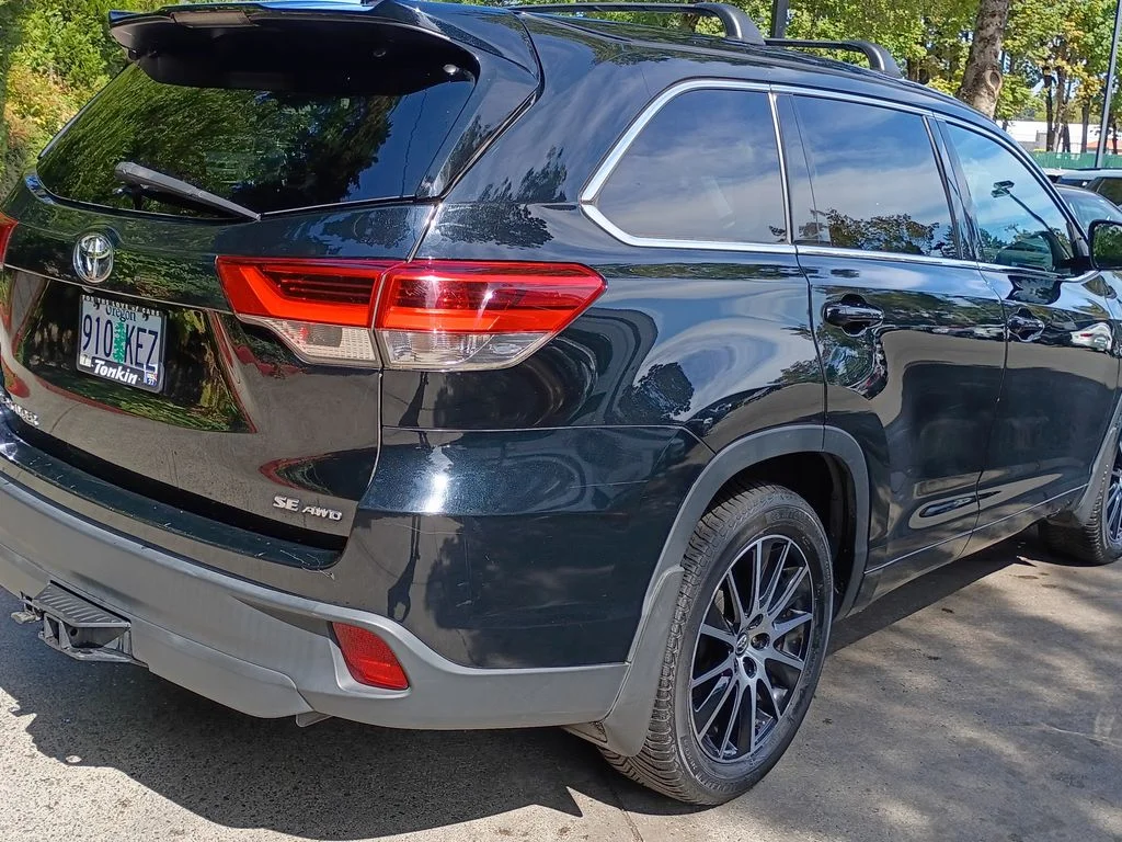 Used 2017 Midnight Black Metallic Toyota SE image 4