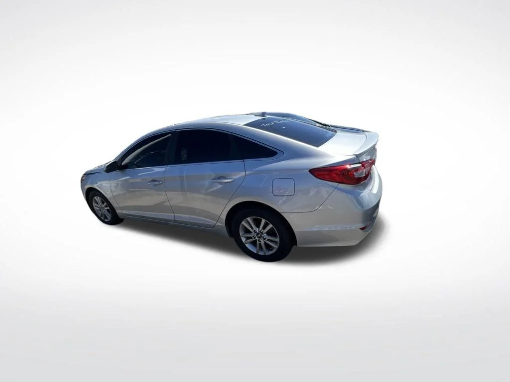 Used 2017 Silver Hyundai Base image 6