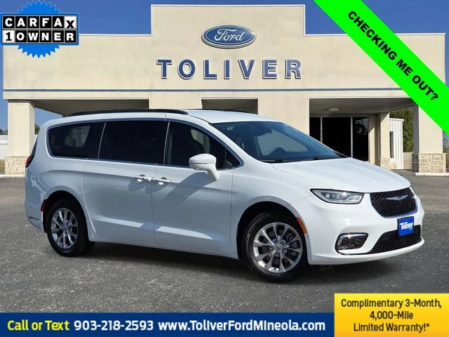2022 Chrysler Pacifica Touring L's photo