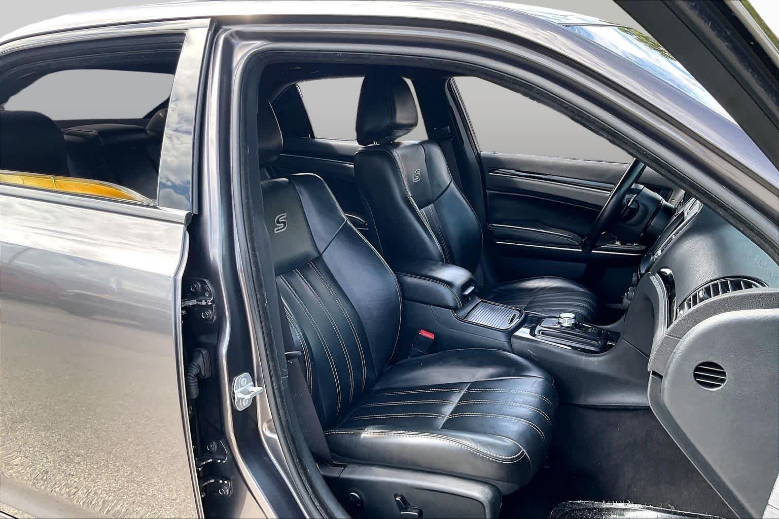 Used 2017 Granite Crystal Metallic Clearcoat Chrysler 300S image 9