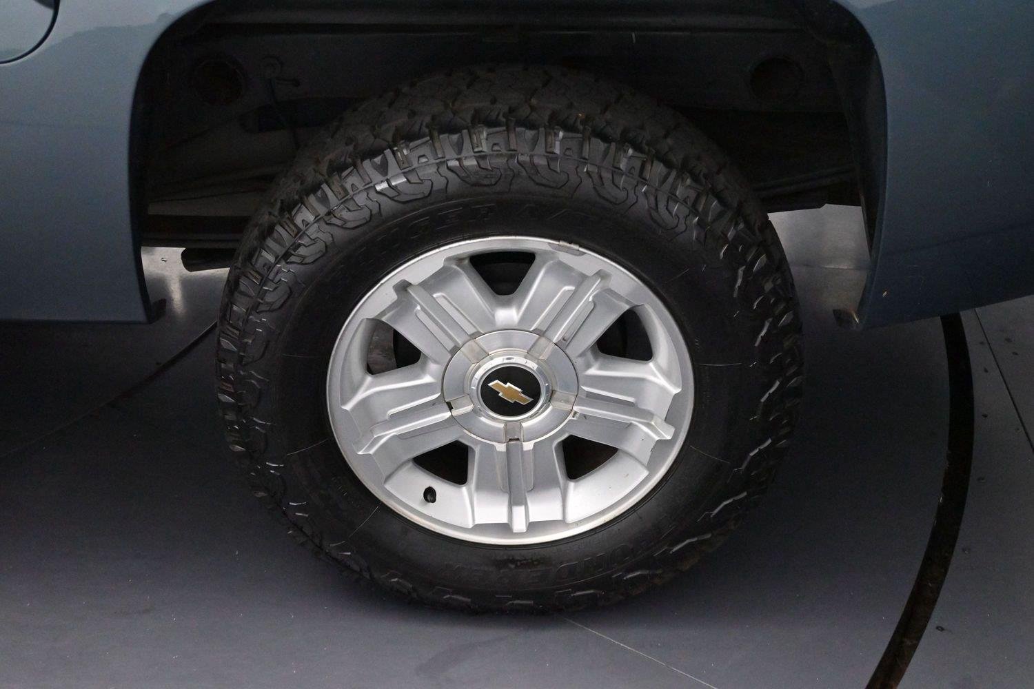 Used 2011 Blue Granite Metallic Chevrolet LT image 26