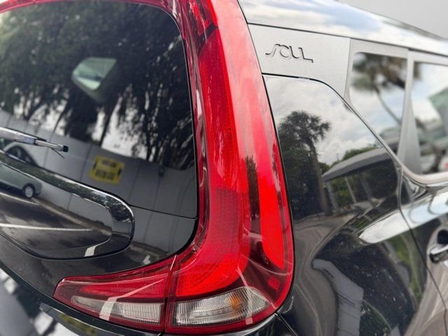 Used 2022 Black Kia LX image 44