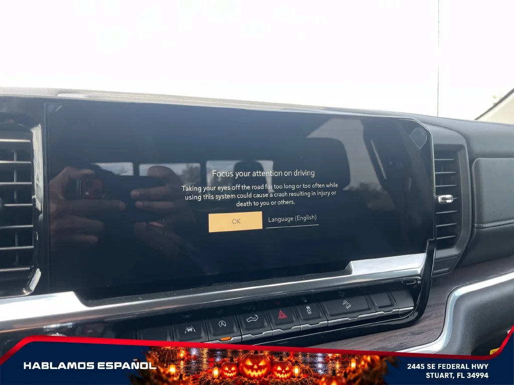 New 2026 Glacier White Tricoat GMC SLT image 30