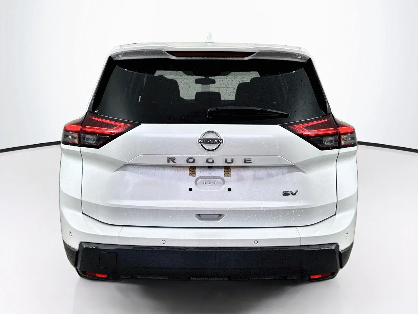 Used 2024 Everest White Pearl Nissan SV image 5