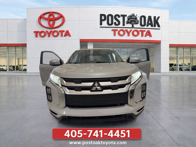 Used 2023 White Mitsubishi 2.0 LE image 3